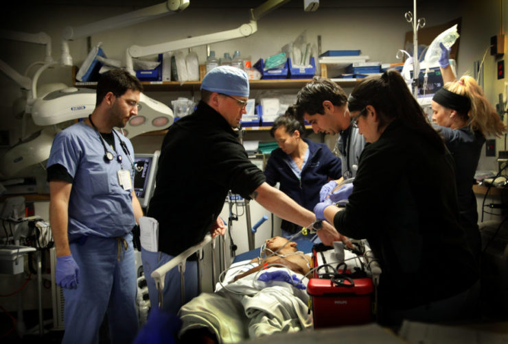 Image for Thomas Curwen and “Surgeon races to save a life during L.A.’s shooting season”