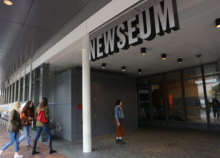 A career newspaperwoman visits the Newseum in its final days