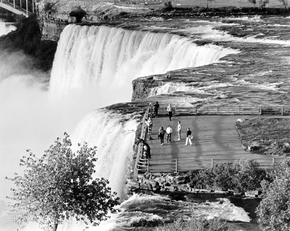 Image for Somewhere over the rainbow: the past and future of Niagara Falls