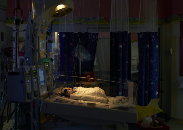 Elayna Hollis in the Vanderbilt NICU on a breathing machine.