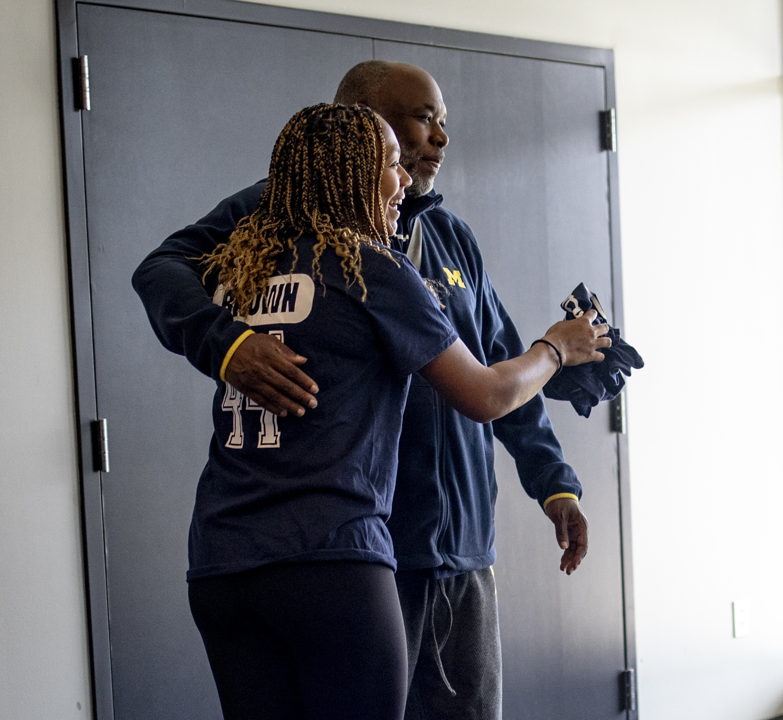 Image for How journalist Kent Babb used text messages to write about a daughter struggling to connect with her football star father