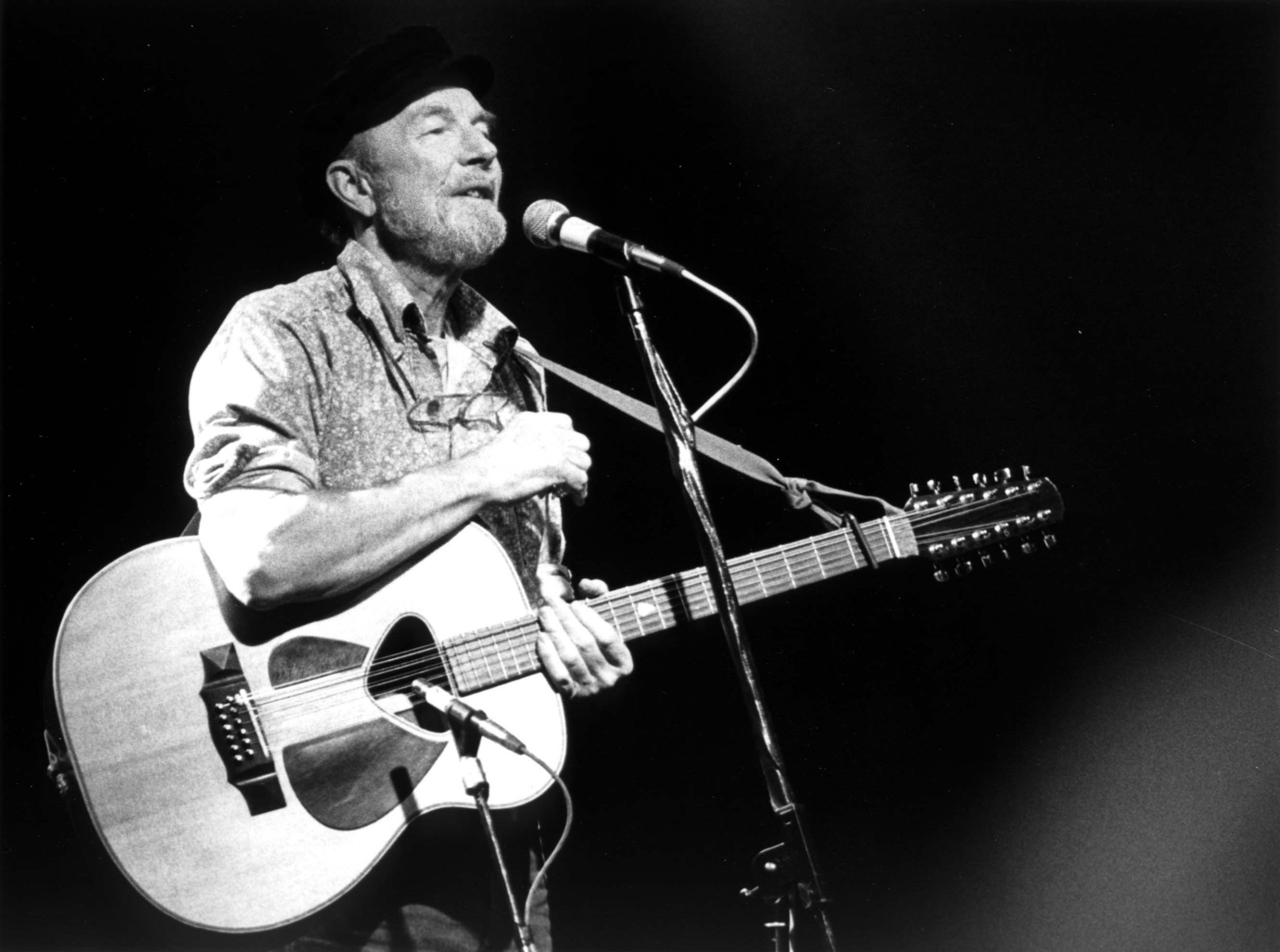 Folksinger and social activist Pete Seeger in a 1986 photo
